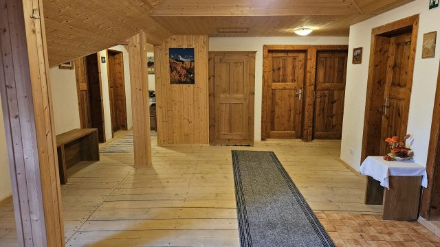 Holzverkleideter Innenbereich der Schlüterhütte